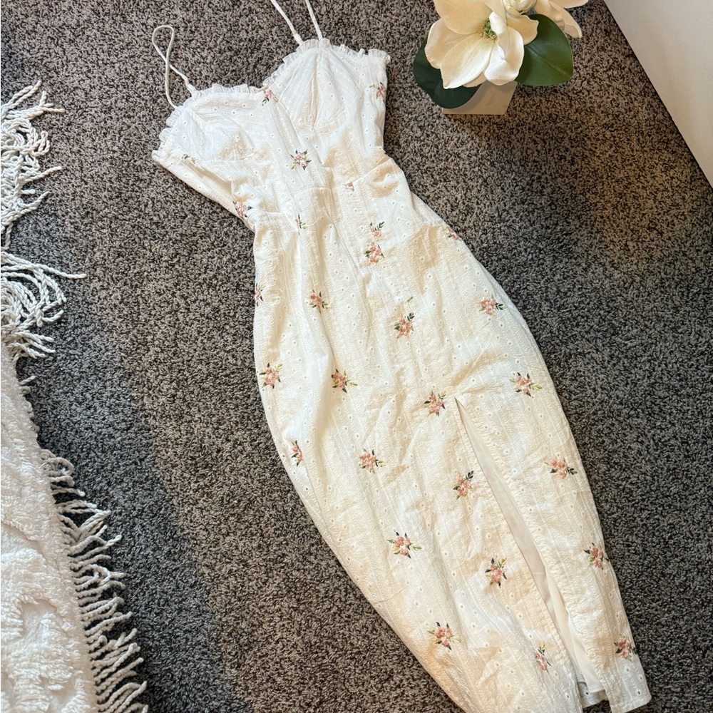 Elegant White Floral Dress